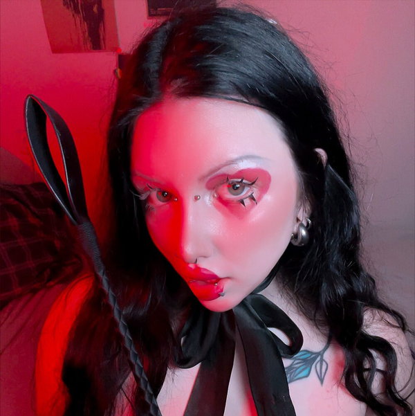 Kira Goth Girl 🖤 - OnlyFans creator with 0 reviews (0.0/5 stars)