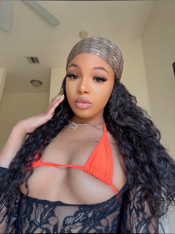 Lia 💕 - OnlyFans creator with 0 reviews (0.0/5 stars)