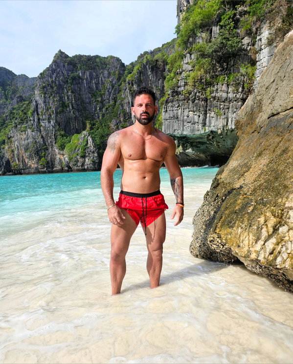 Lorenzo Viota - OnlyFans creator with 0 reviews (0.0/5 stars)