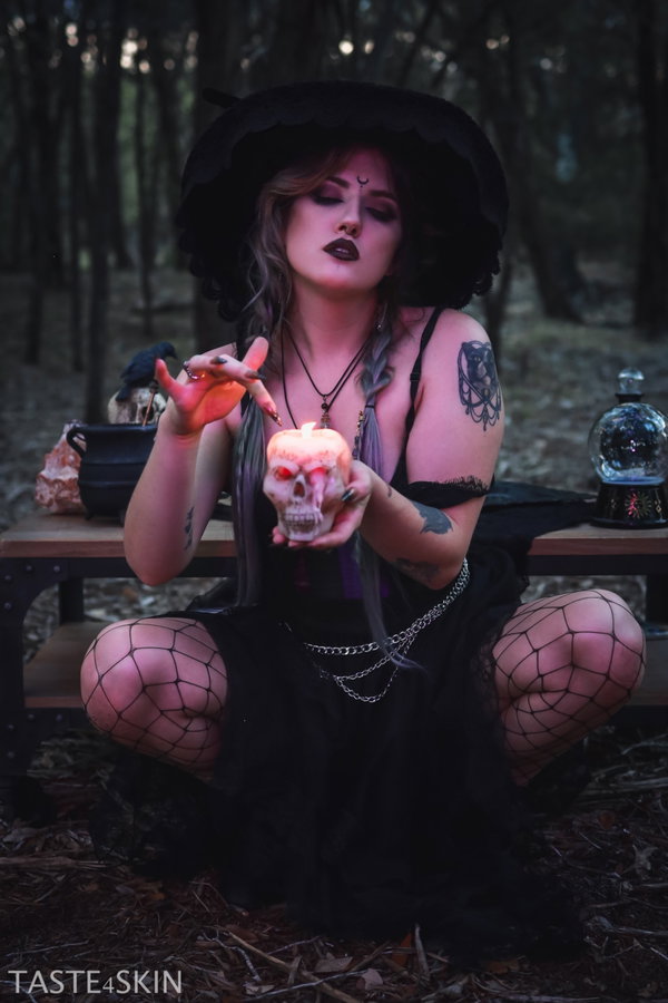 Ash - OnlyFans creator with 0 reviews (0.0/5 stars)