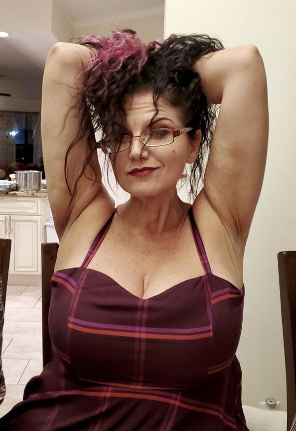 Jocelyn Glittervamp - OnlyFans creator with 0 reviews (0.0/5 stars)