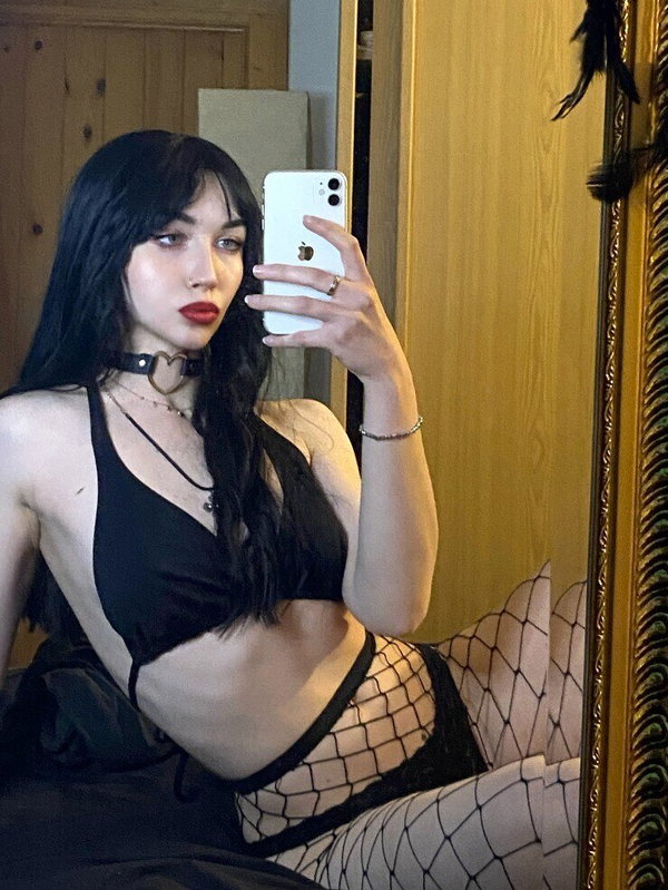 Kinsley 🌙 - créateur OnlyFans avec 0 avis (0.0/5 étoiles)