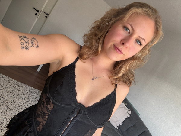 Julia - créateur OnlyFans avec 0 avis (0.0/5 étoiles)