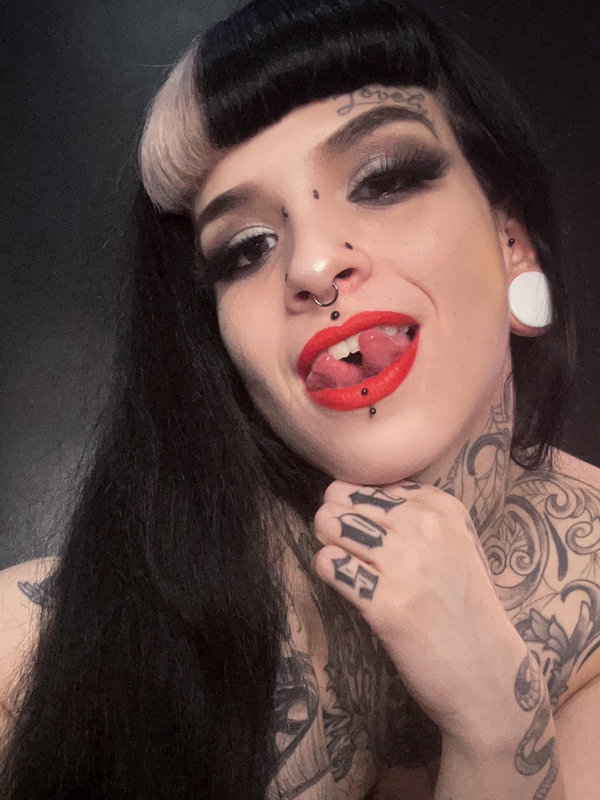 C a l l i n a • Vamp Queen - OnlyFans creator with 0 reviews (0.0/5 stars)