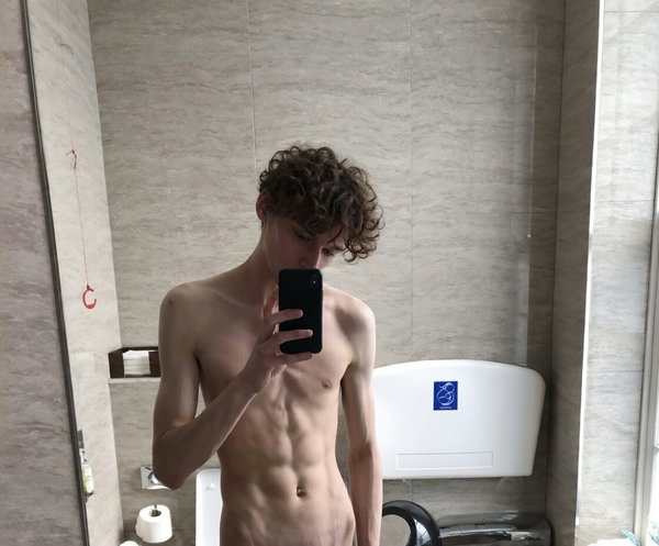 Noah - créateur OnlyFans avec 0 avis (0.0/5 étoiles)