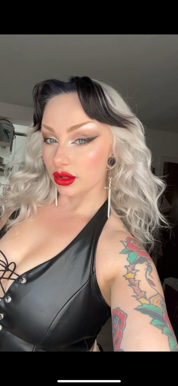 Polly ♡ Pinup Stripteaser - OnlyFans creator with 0 reviews (0.0/5 stars)