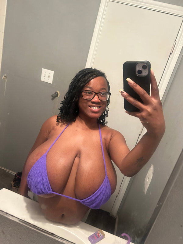 I Dream of Ebony - OnlyFans creator with 0 reviews (0.0/5 stars)