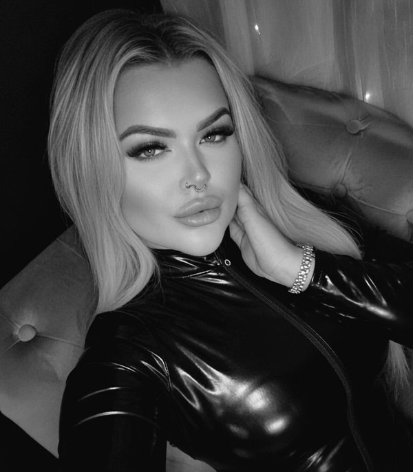 Miss Laura - OnlyFans creator with 0 reviews (0.0/5 stars)