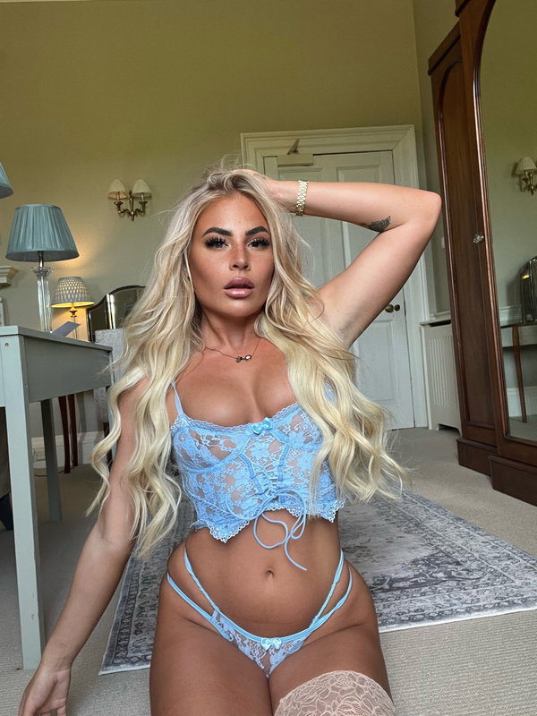 Danielle 💦 - créateur OnlyFans avec 0 avis (0.0/5 étoiles)