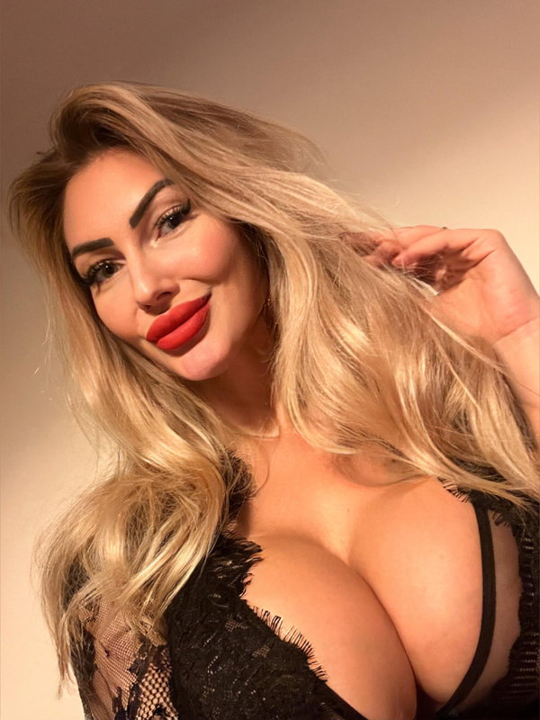 Emilia Rosner - créateur OnlyFans avec 0 avis (0.0/5 étoiles)