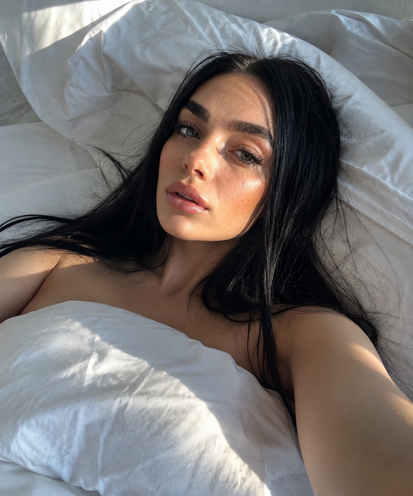 Issabellaa - OnlyFans creator with 0 reviews (0.0/5 stars)