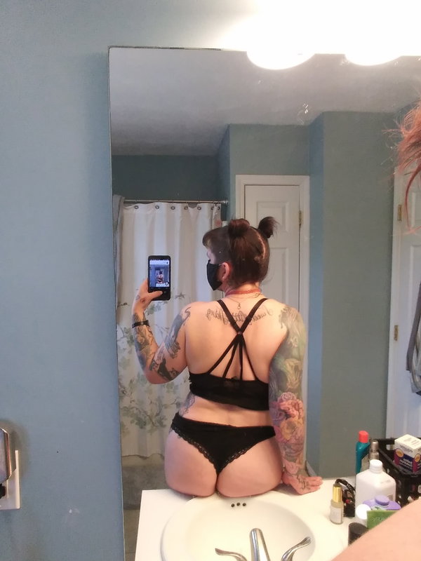 Little Theybee Babee - OnlyFans creator with 0 reviews (0.0/5 stars)