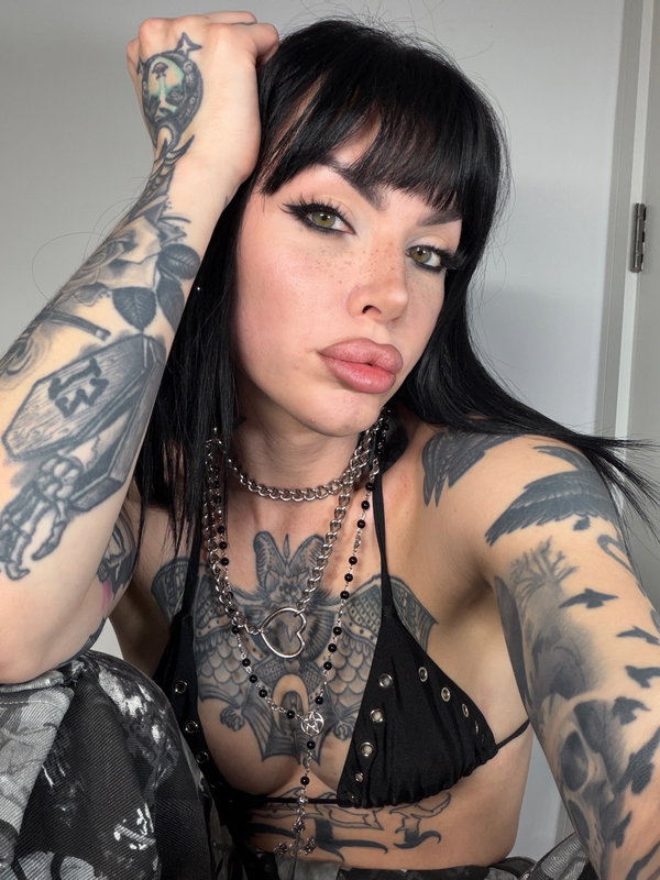 Bianca 🖤 - OnlyFans creator with 0 reviews (0.0/5 stars)