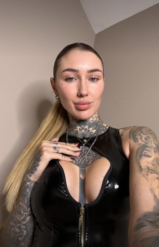 Roxy 👑 - OnlyFans creator with 0 reviews (0.0/5 stars)
