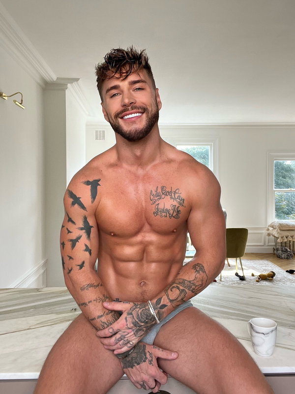 Josh Moore - créateur OnlyFans avec 0 avis (0.0/5 étoiles)