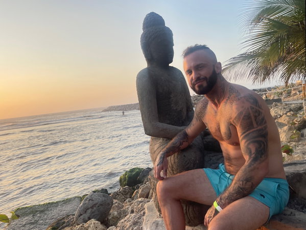 Brandon Bangs - créateur OnlyFans avec 0 avis (0.0/5 étoiles)
