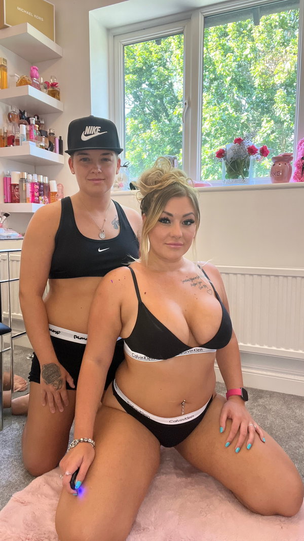 LESBIAN COUPLE 😈🥵 - créateur OnlyFans avec 0 avis (0.0/5 étoiles)