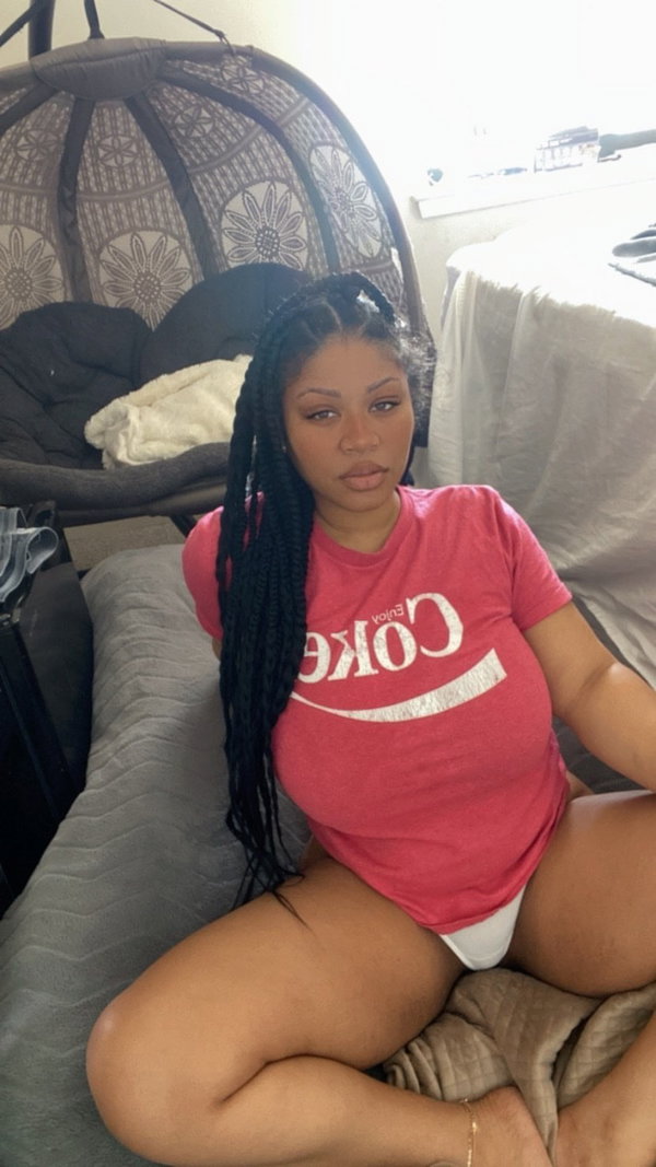 ashleyzee - créateur OnlyFans avec 0 avis (0.0/5 étoiles)