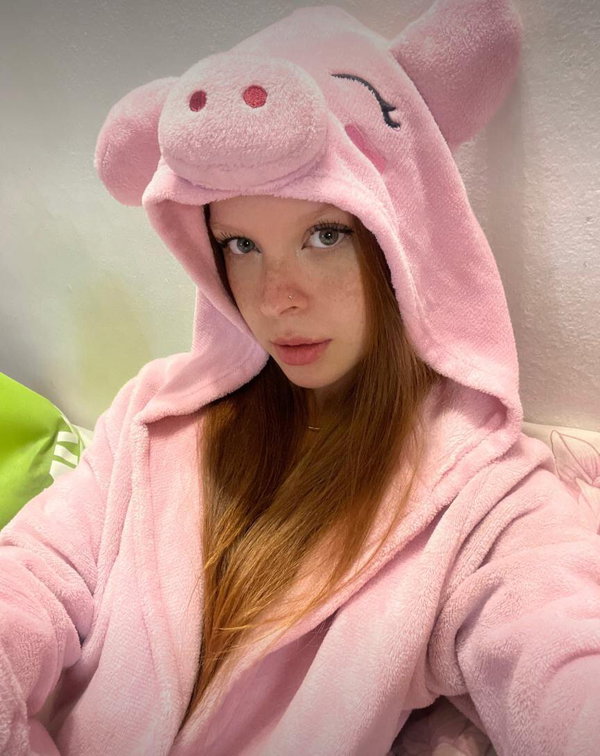 Mia ≽^•⩊•^≼ - OnlyFans creator with 0 reviews (0.0/5 stars)