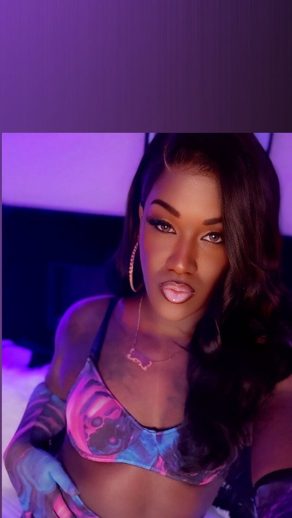 Shemale Chocolate - OnlyFans creator with 0 reviews (0.0/5 stars)