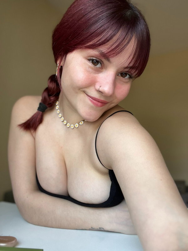 Amelia 🍑 - OnlyFans creator with 0 reviews (0.0/5 stars)