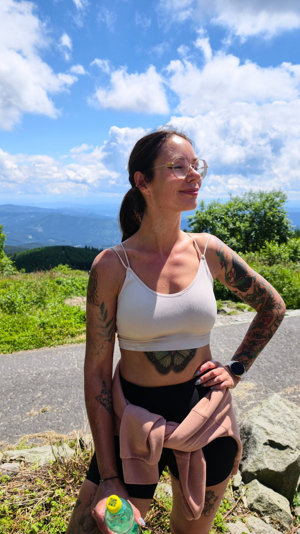Pola - OnlyFans creator with 0 reviews (0.0/5 stars)