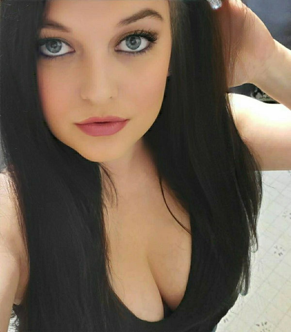 Check your inbox 😈 4'10 34G - créateur OnlyFans avec 0 avis (0.0/5 étoiles)
