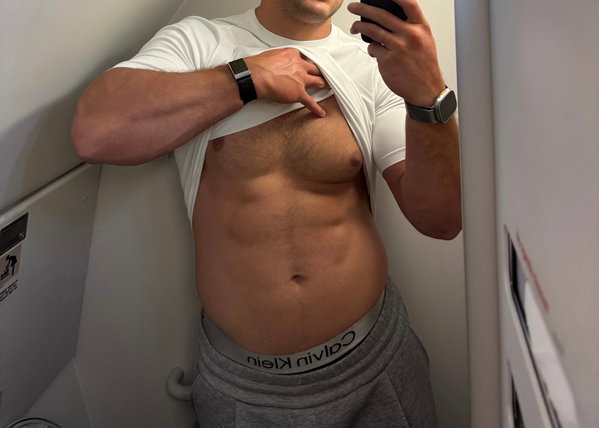 Tall Hunk Free - OnlyFans creator with 0 reviews (0.0/5 stars)