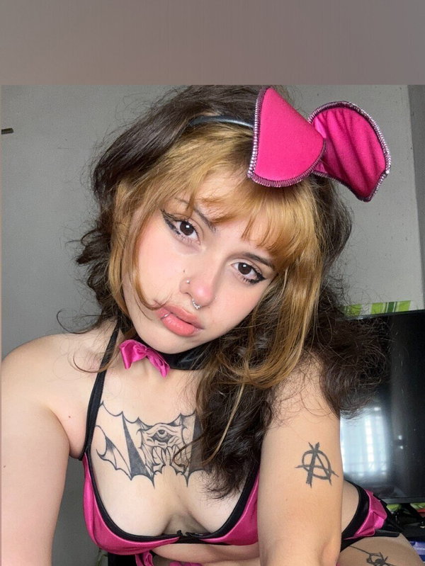 𝑬𝒍𝒍𝒊𝒆 𝑪𝒐𝒙 🐰🩷 - OnlyFans creator with 0 reviews (0.0/5 stars)