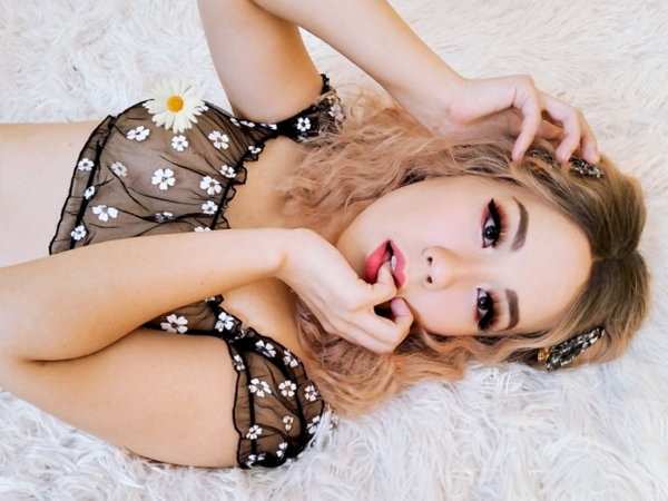 🌸 cera 🌸 - OnlyFans creator with 0 reviews (0.0/5 stars)