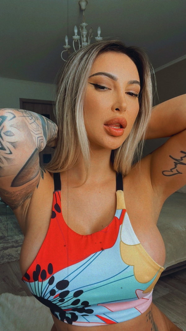 blond_elle - OnlyFans creator with 0 reviews (0.0/5 stars)
