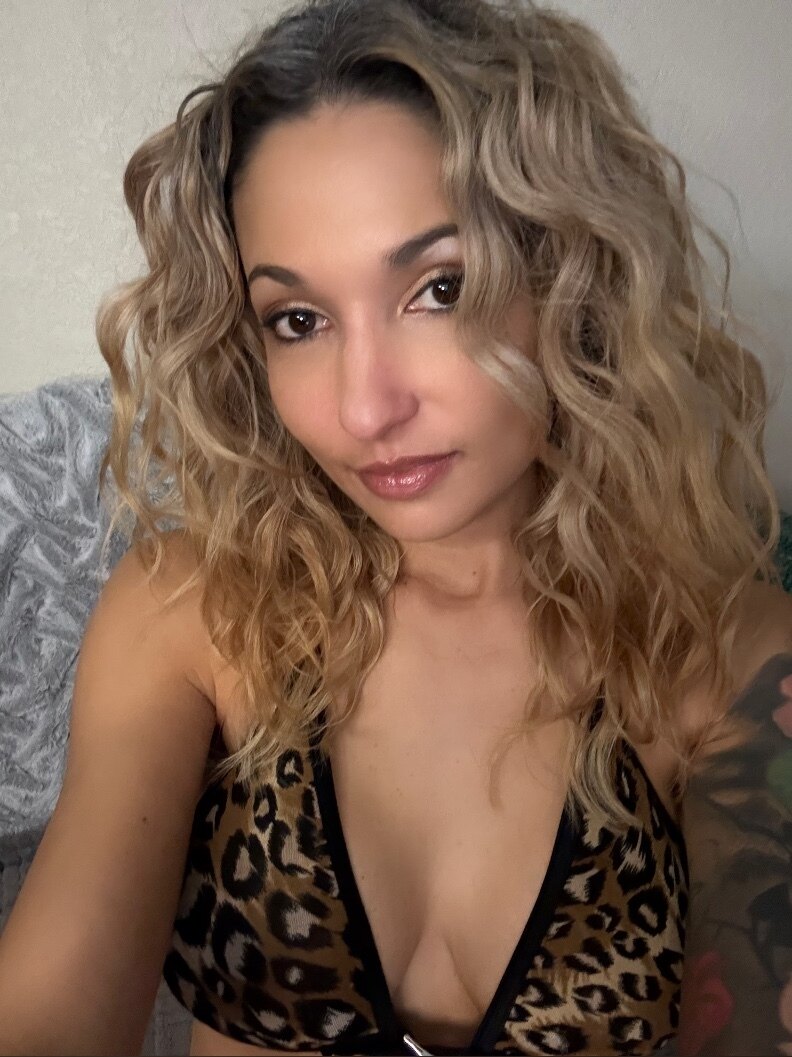 Alexis Allen - Onlyfans Creator