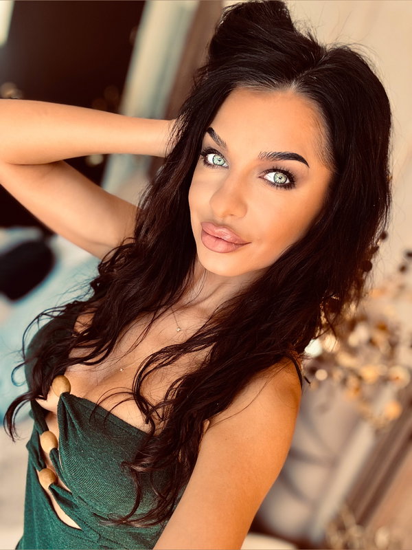 Anisyia - OnlyFans creator with 0 reviews (0.0/5 stars)