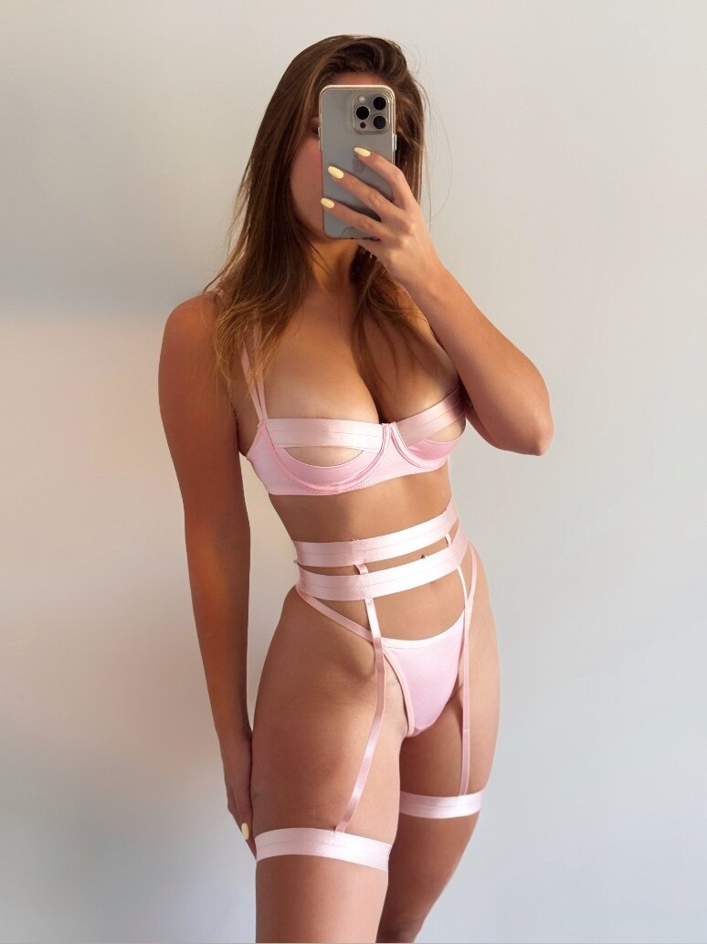 Ann Gianine - Onlyfans Creator