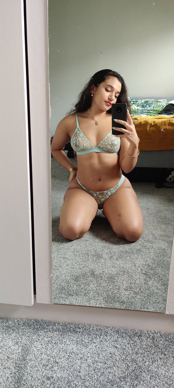 Bobbi No Pants - OnlyFans creator with 0 reviews (0.0/5 stars)