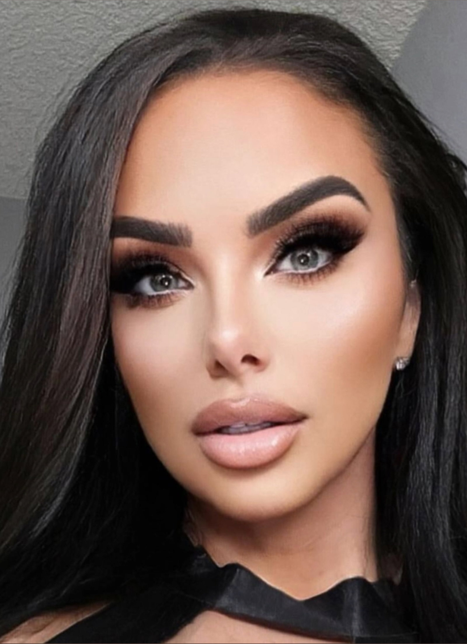 Bosnian Bombshell - Onlyfans Creator