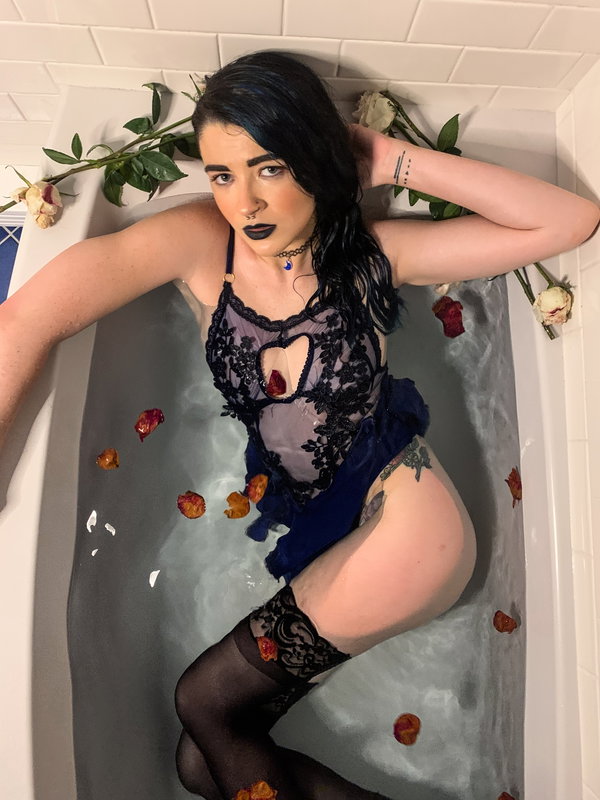 Briar Rose - OnlyFans creator with 0 reviews (0.0/5 stars)