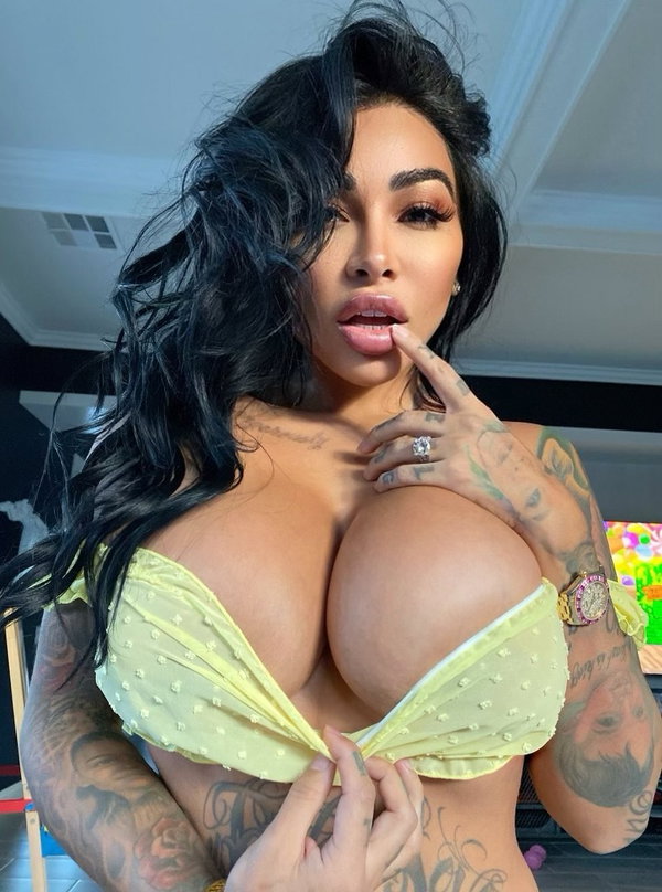 Brittanya🍑 - créateur OnlyFans avec 0 avis (0.0/5 étoiles)