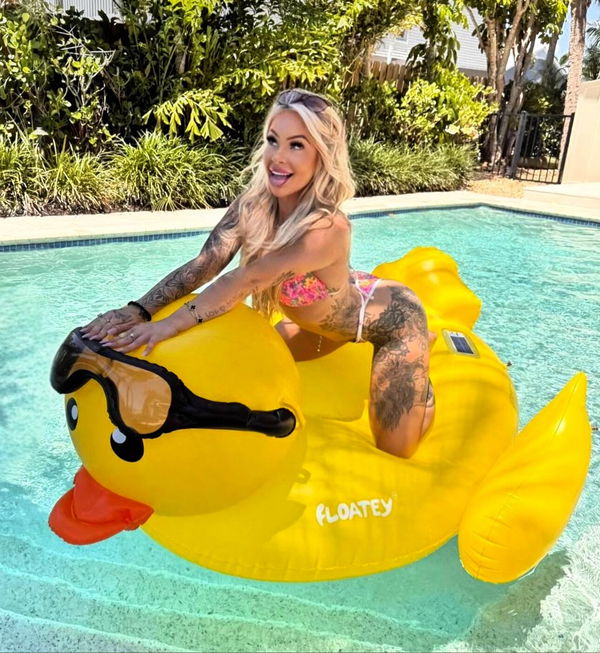 Halloweenie 🎃 Brooke is 𝗖𝗥𝗘𝗔𝗠𝗬 🥛