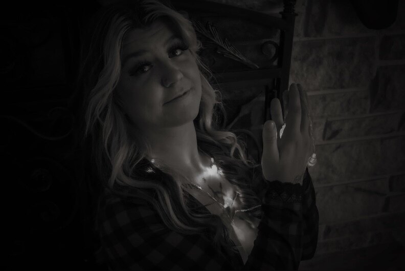 TeeTee - Onlyfans Creator