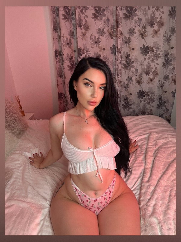 Charlotte Rose - OnlyFans creator with 0 reviews (0.0/5 stars)