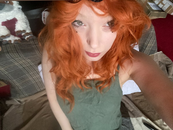 Bea - OnlyFans creator with 2 reviews (4.0/5 stars)