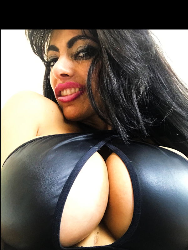 CLAUDIA SMITH ready for VCs &amp; Sexting!