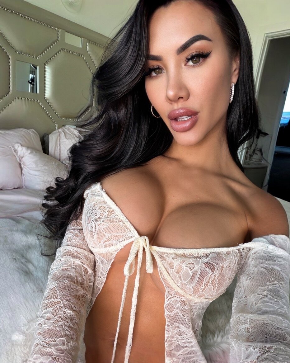 Corrie - Onlyfans Creator