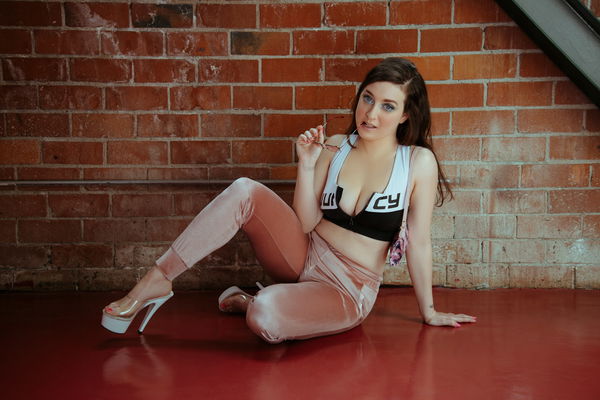 Delphine 💕 Hairy, Curvy, Busty, Nerdy 😈 - OnlyFans creator with 0 reviews (0.0/5 stars)