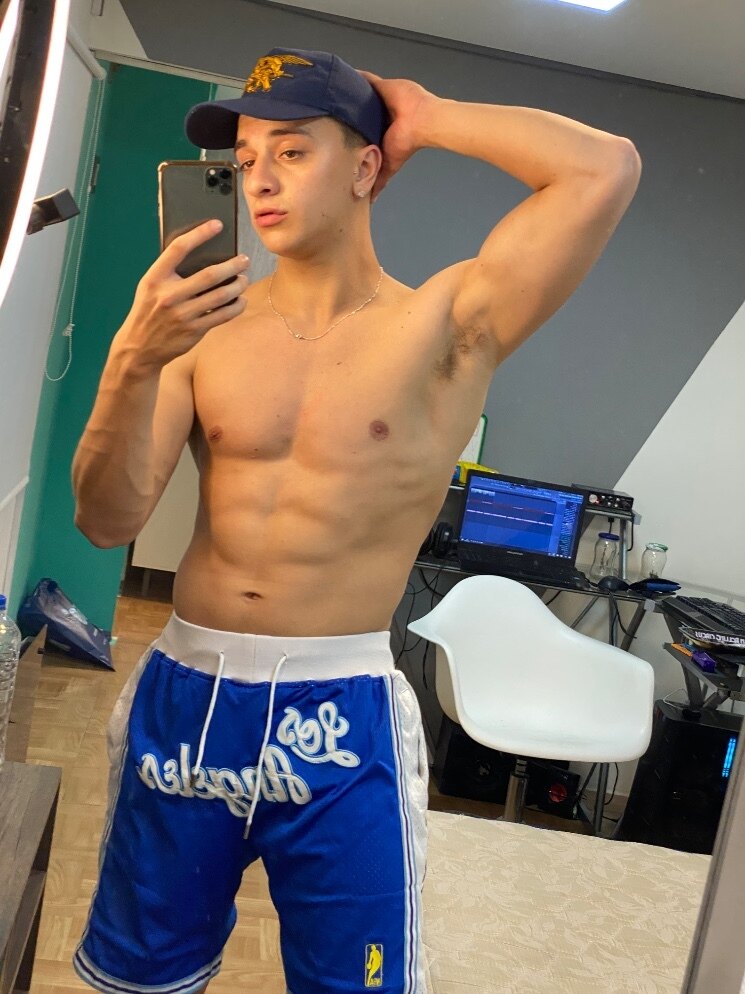 Monzi Barretto - Onlyfans Creator