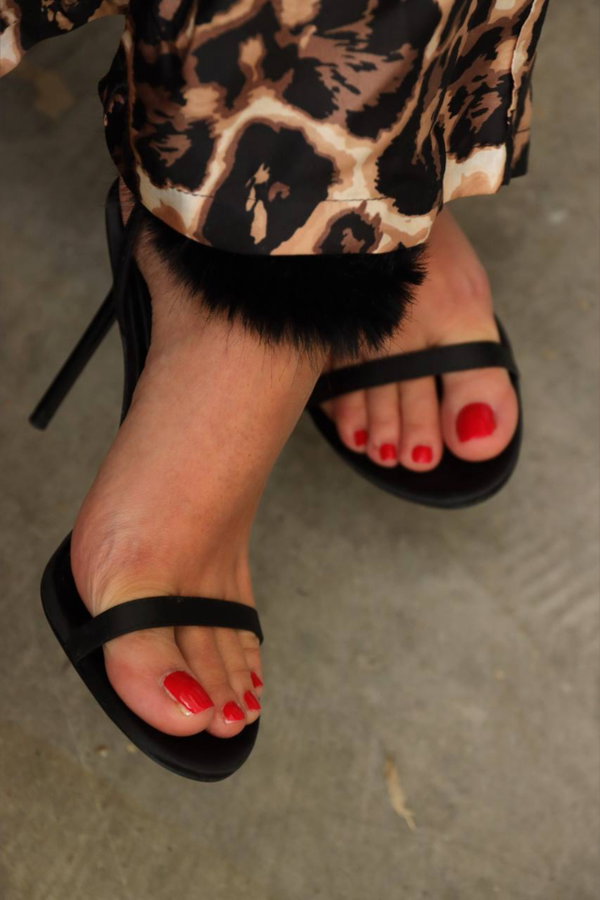2hotfeet4you - OnlyFans creator with 0 reviews (0.0/5 stars)