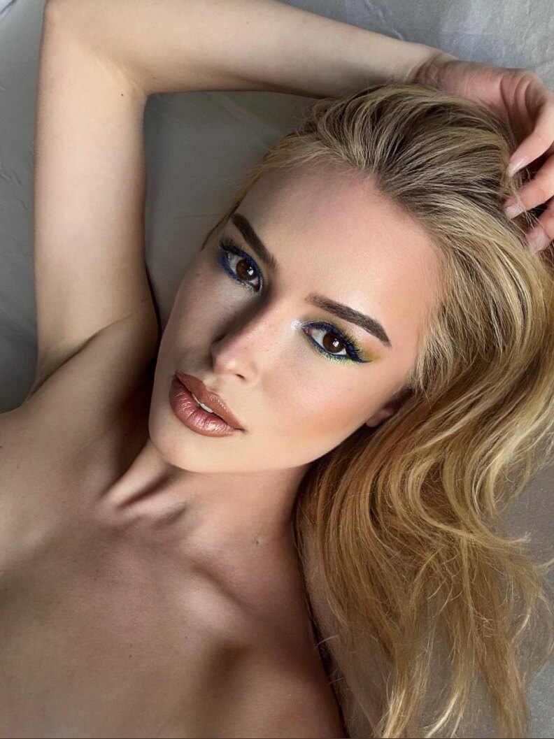 Elena Kamperi - Onlyfans Creator