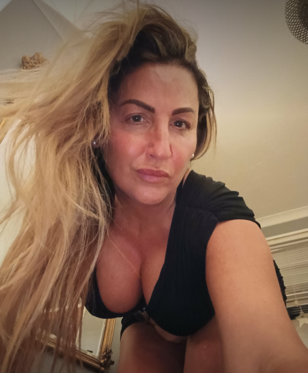 Mama Jamila 😘 - OnlyFans creator with 0 reviews (0.0/5 stars)