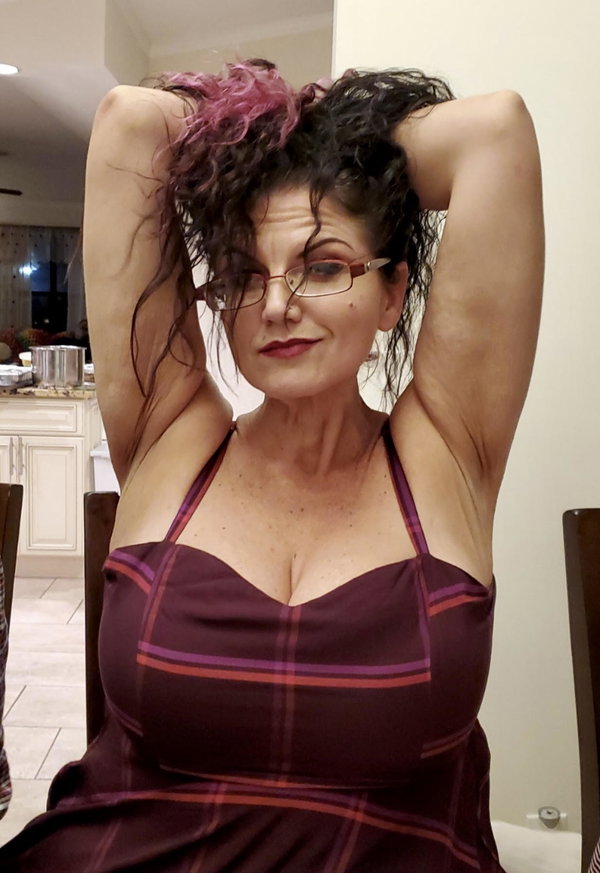 Jocelyn Glittervamp - OnlyFans creator with 0 reviews (0.0/5 stars)